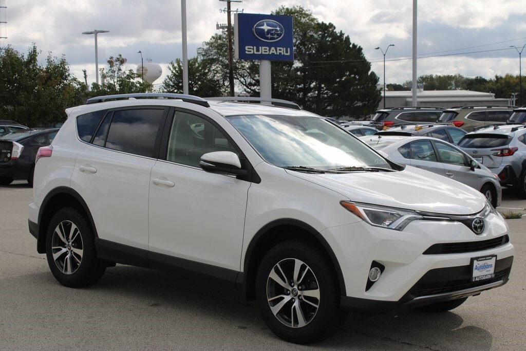2017 Toyota RAV4 XLE photo 3