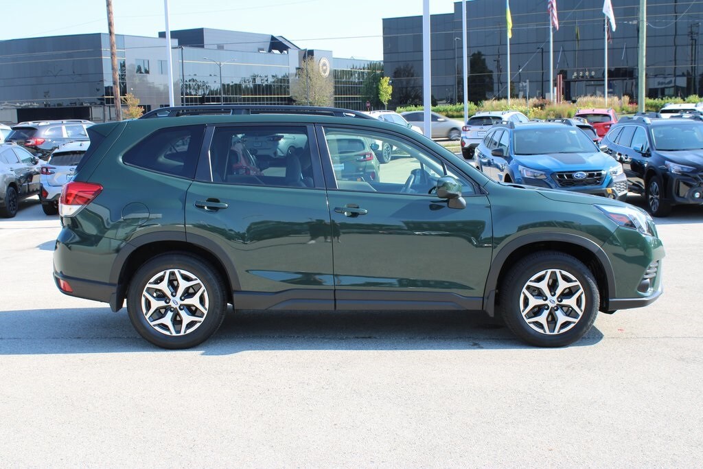 2023 Subaru Forester Premium photo 3