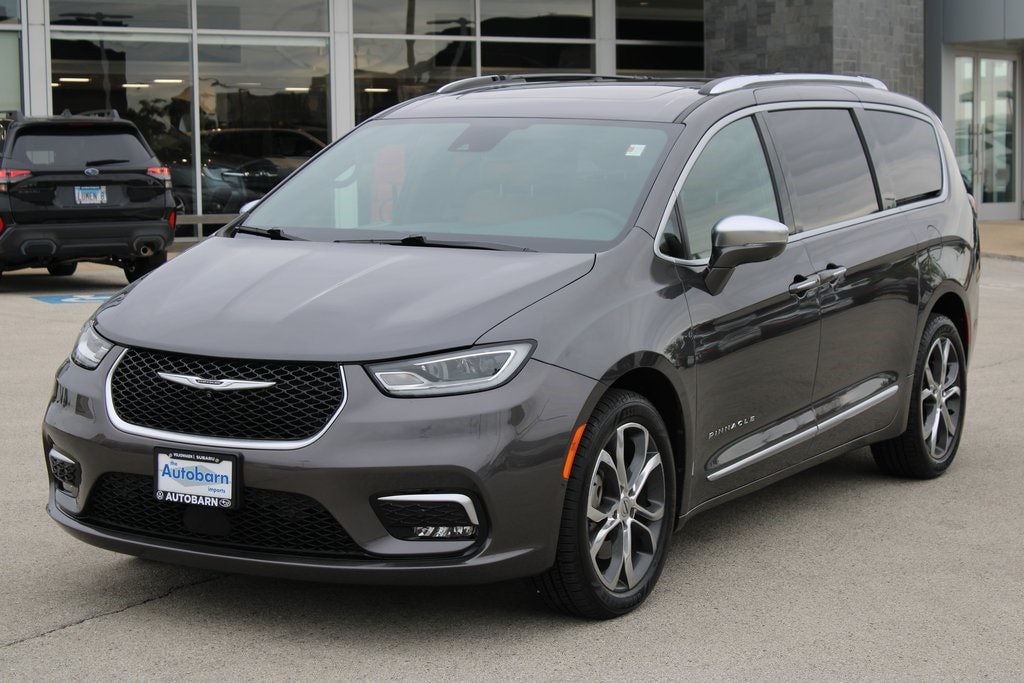 2022 Chrysler Pacifica Pinnacle's photo