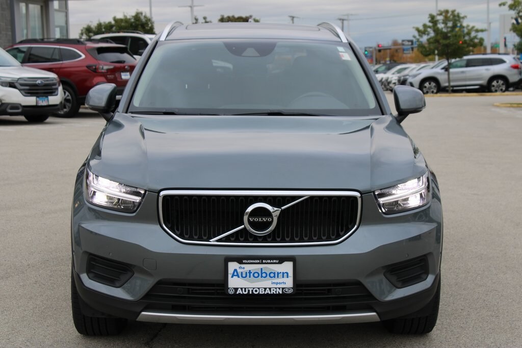 2019 Volvo XC40 Momentum photo 2