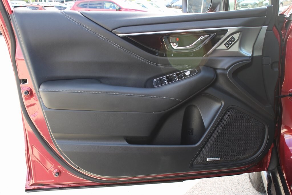 2020 Subaru Outback Limited photo 2