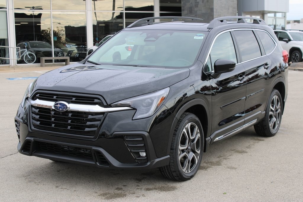 2025 Subaru Ascent Limited's photo