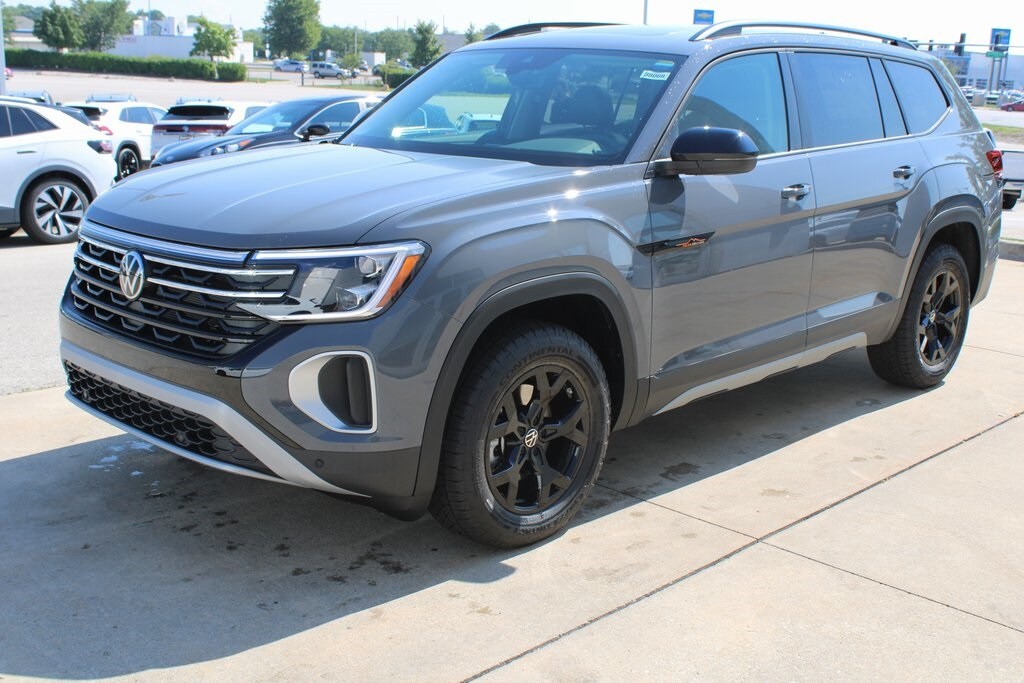 2026 Volkswagen Atlas Peak Edition SE photo 3
