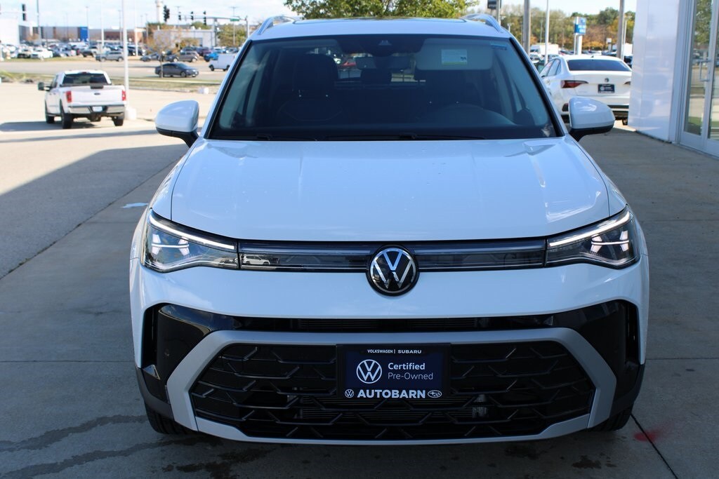 2025 Volkswagen Taos SEL photo 2