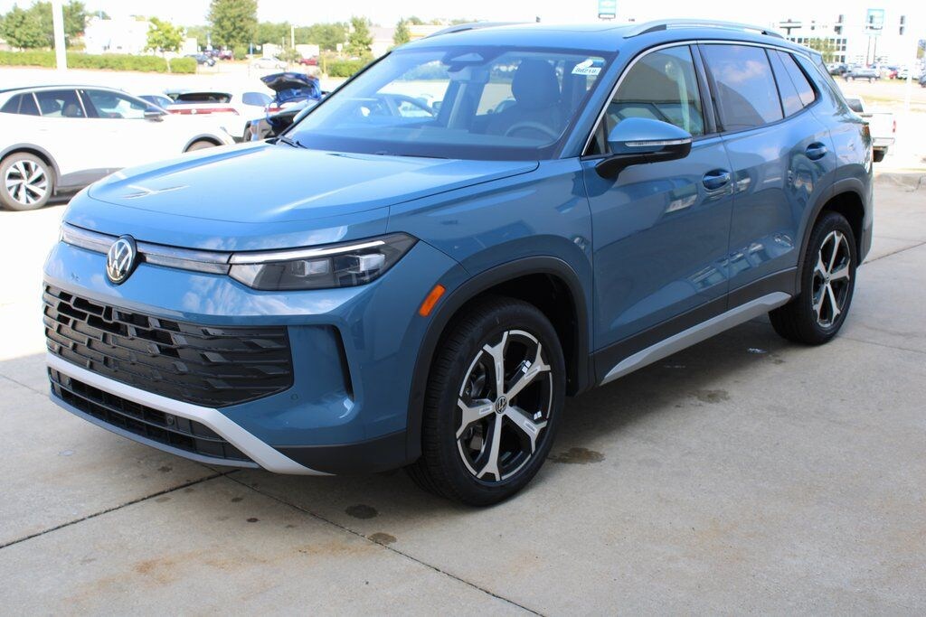 New 2026 Volkswagen Tiguan 2.0T SE SUV