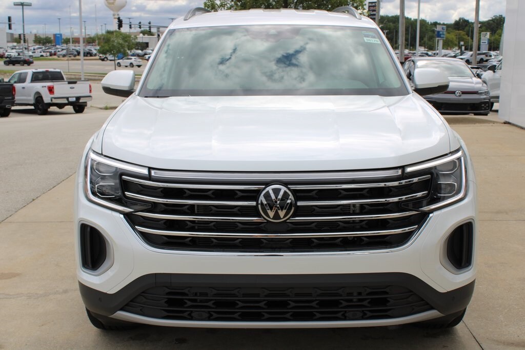 2026 Volkswagen Atlas SE Technology photo 2