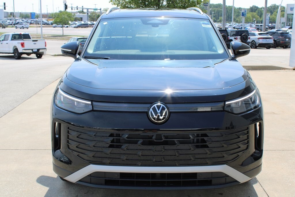 2025 Volkswagen Tiguan SE photo 2