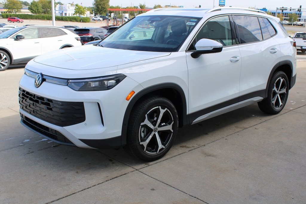 New 2025 Volkswagen Tiguan 2.0T SE SUV