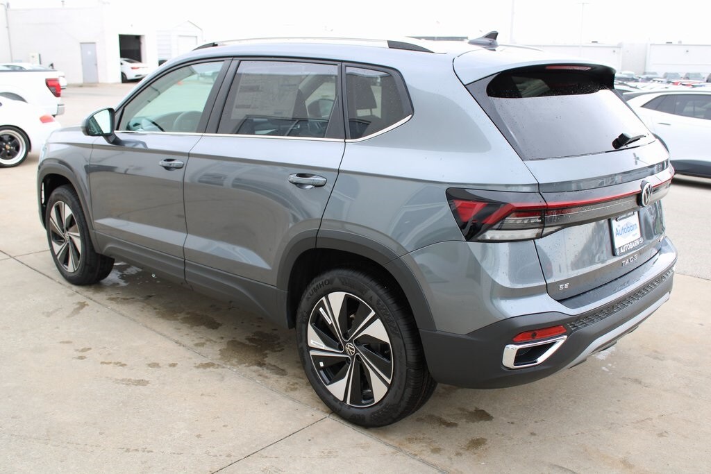 2025 Volkswagen Taos SE photo 4