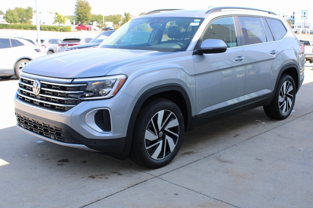 2026 Volkswagen Atlas SE Technology photo 2