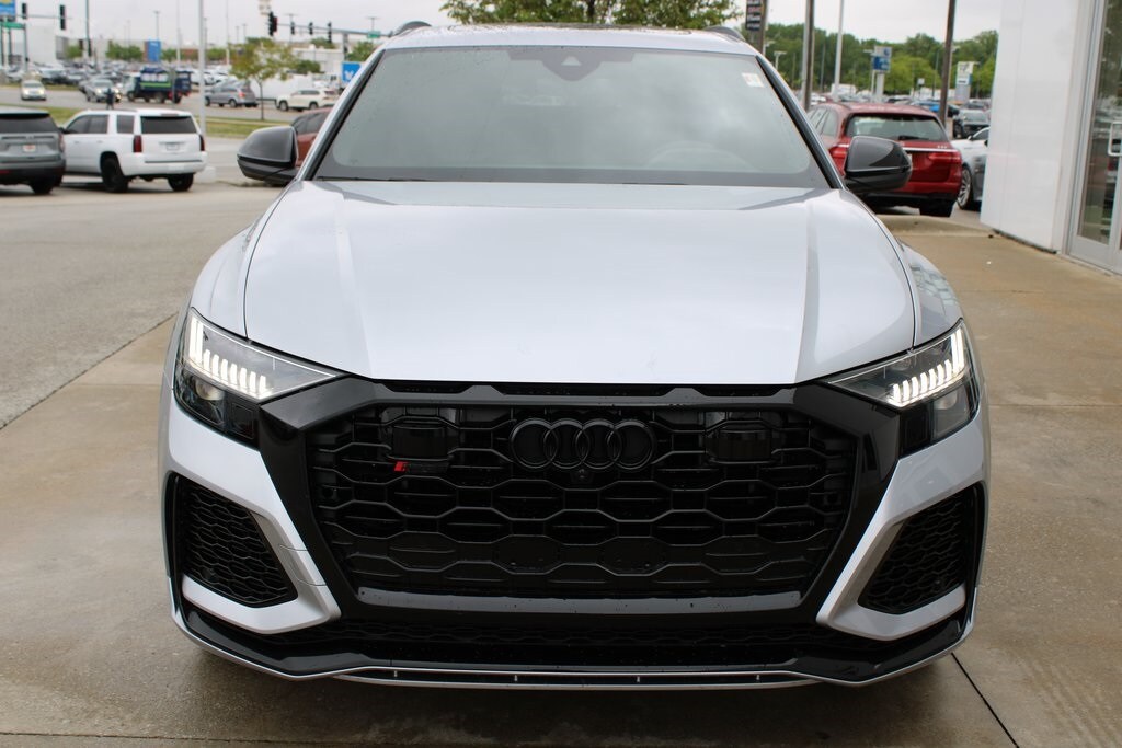 2022 Audi RS Q8 photo 2