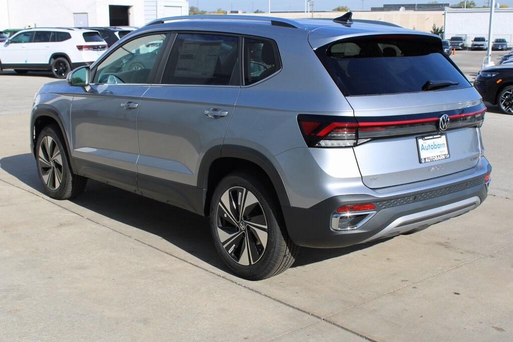 2025 Volkswagen Taos SE photo 4