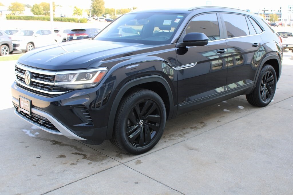2022 Volkswagen Atlas Cross Sport V6 SE Technology photo 3