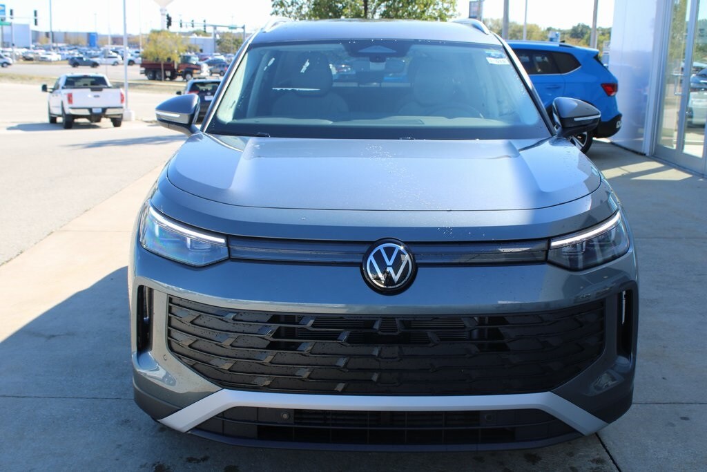 New 2025 Volkswagen Tiguan 2.0T SE SUV