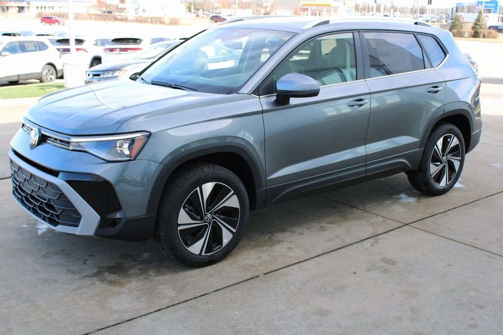 Used 2025 Volkswagen Taos 1.5T SE SUV