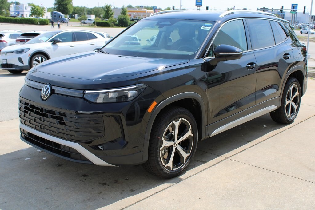 2025 Volkswagen Tiguan SE photo 3