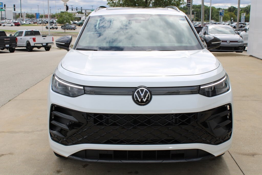 2025 Volkswagen Tiguan SE R-Line Black photo 2