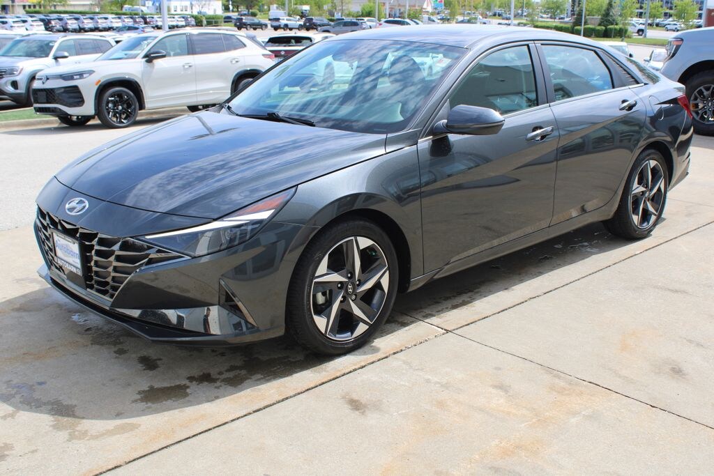 Used 2023 Hyundai Elantra Limited Sedan