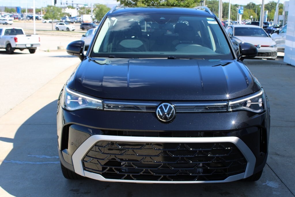 New 2025 Volkswagen Taos 1.5T SEL SUV