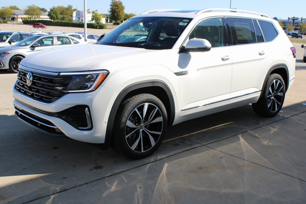 2026 Volkswagen Atlas SEL Premium R-Line photo 3