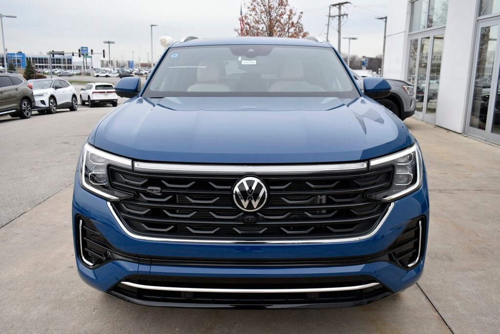 2025 Volkswagen Atlas Cross Sport SEL Premium R-Line photo 2