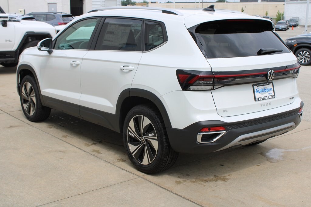 2025 Volkswagen Taos SE photo 3