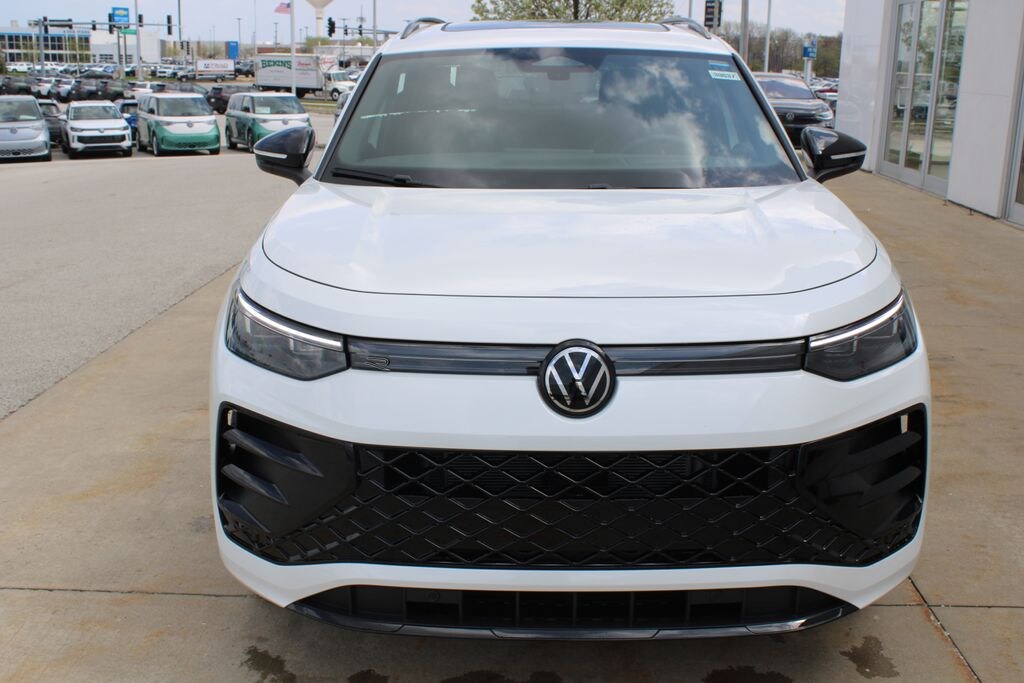New 2026 Volkswagen Tiguan 2.0T SE R-Line Black SUV