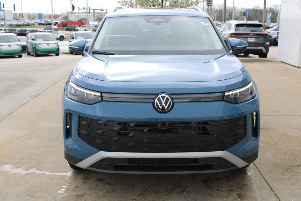New 2026 Volkswagen Tiguan 2.0T SE SUV