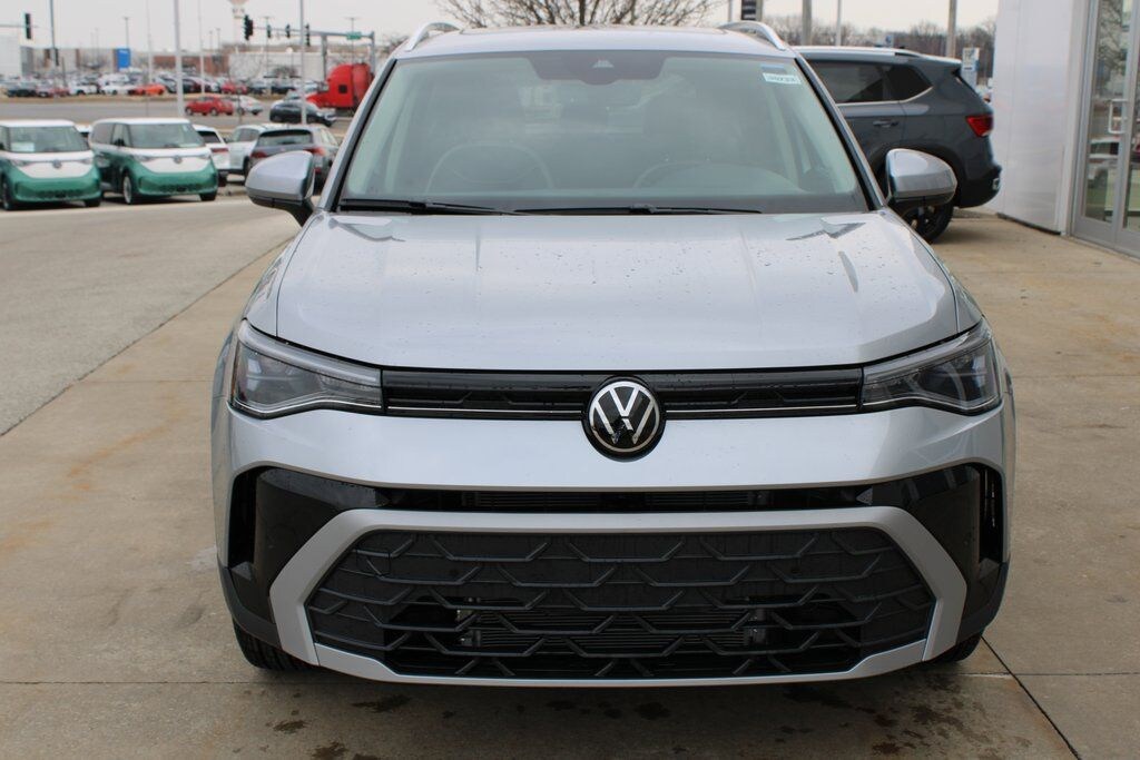 New 2026 Volkswagen Taos 1.5T SE SUV