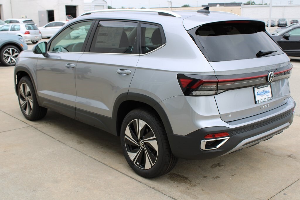 2025 Volkswagen Taos SE photo 4
