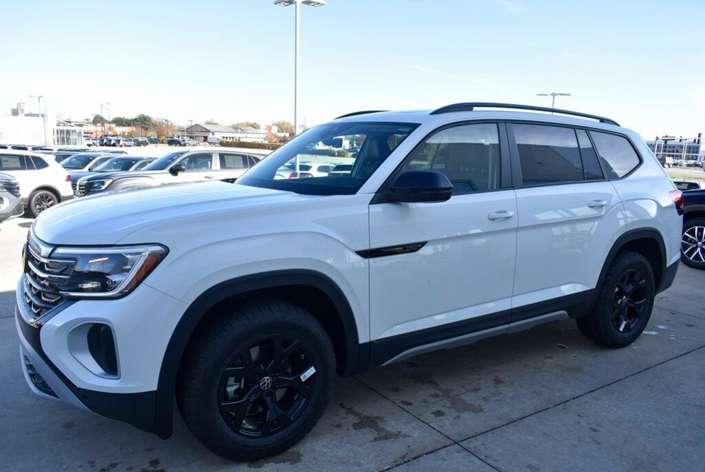 New 2025 Volkswagen Atlas Near Chicago VIN 1V2CR2CA6SC505432