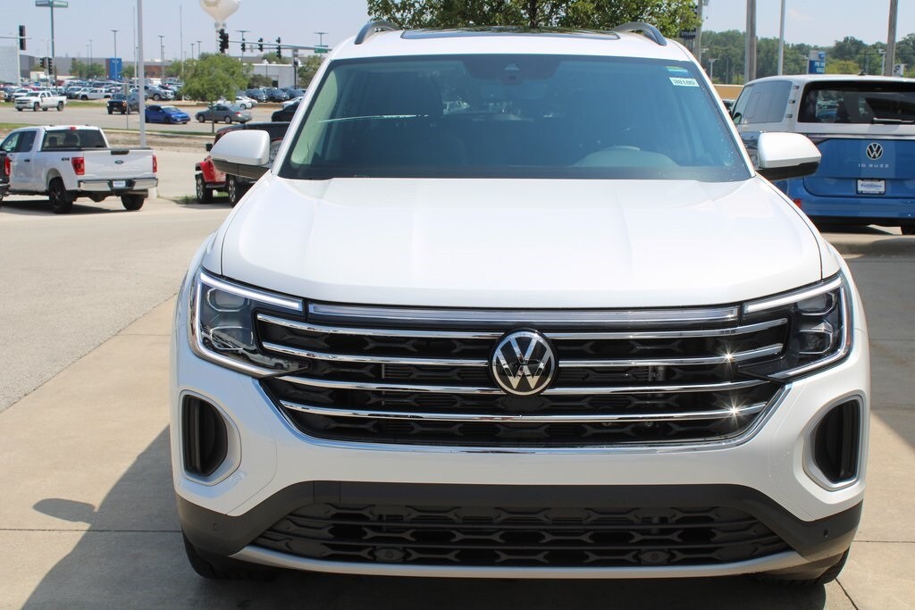 2026 Volkswagen Atlas SE Technology photo 2