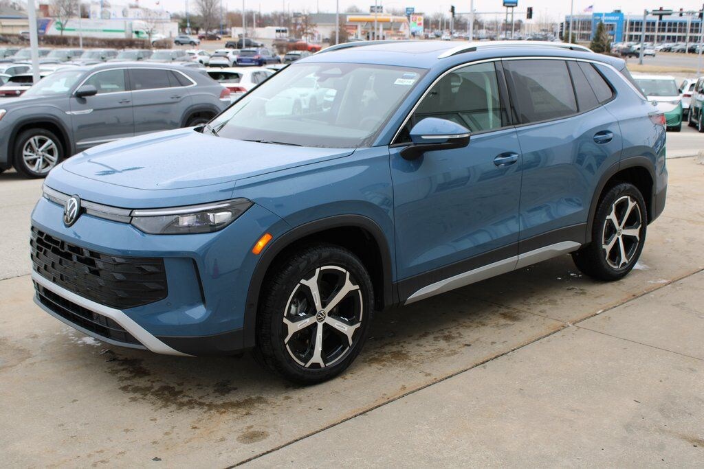 New 2026 Volkswagen Tiguan 2.0T SE SUV