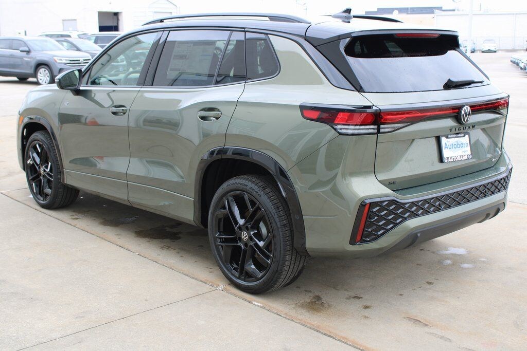 New 2026 Volkswagen Tiguan 2.0T SE R-Line Black SUV