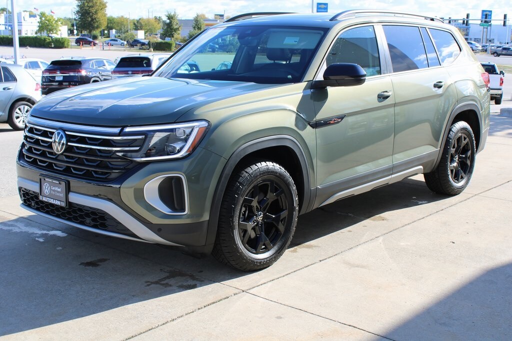 2025 Volkswagen Atlas Peak Edition SE photo 3