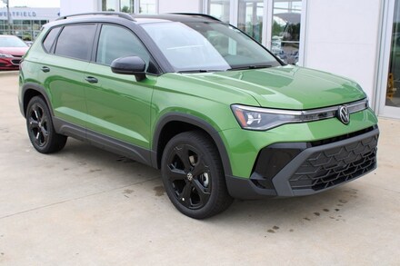 2025 Volkswagen Taos 1.5T SE Black SUV