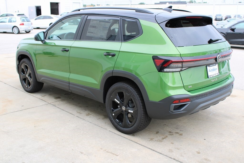 2025 Volkswagen Taos SE photo 4