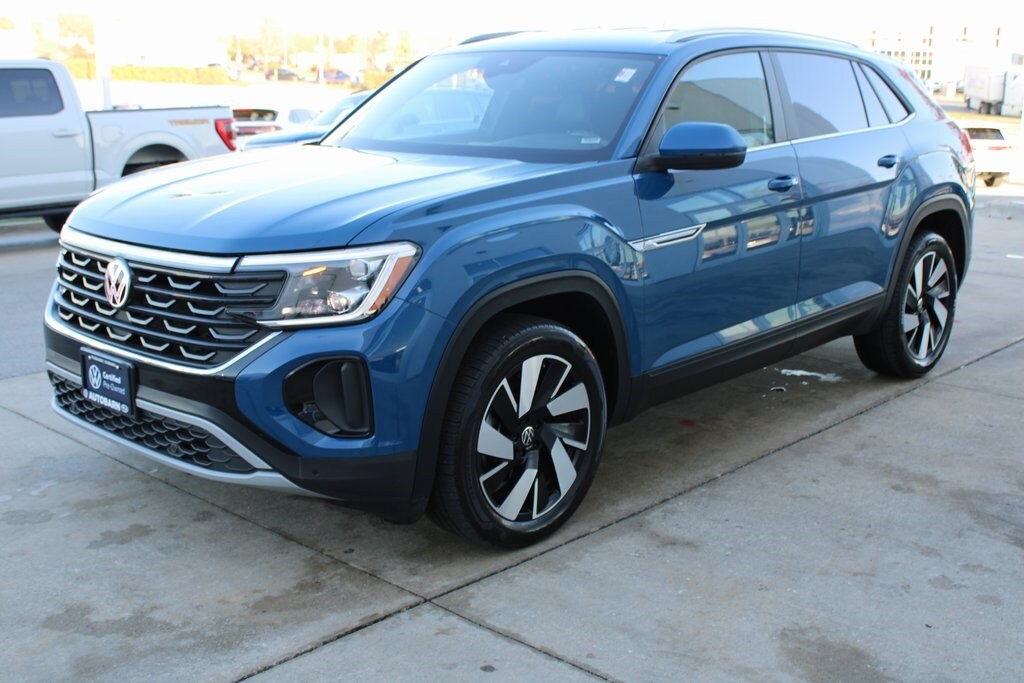 2025 Volkswagen Atlas Cross Sport SE Technology photo 3