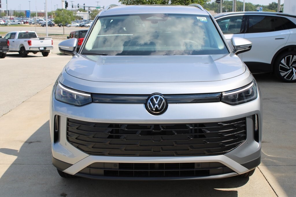 2025 Volkswagen Tiguan S photo 2