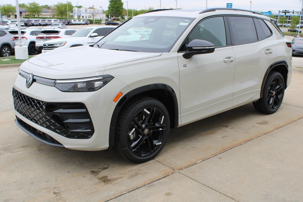 New 2026 Volkswagen Tiguan 2.0T SE R-Line Black SUV