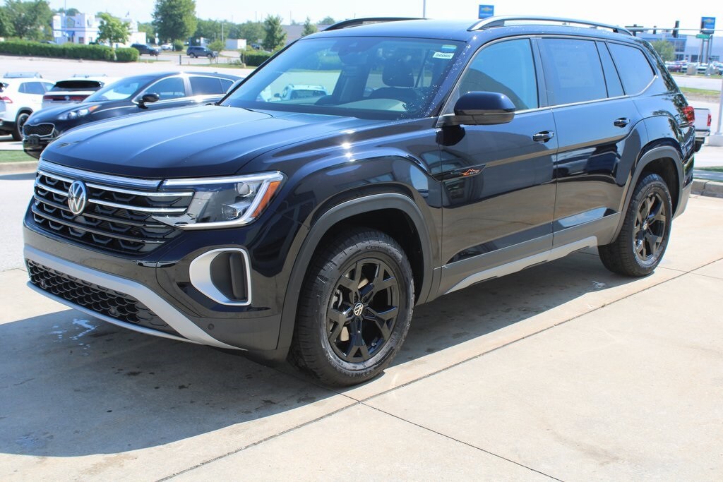 2026 Volkswagen Atlas Peak Edition SE photo 2
