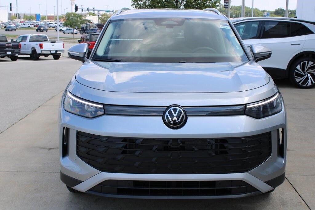 2025 Volkswagen Tiguan S photo 2