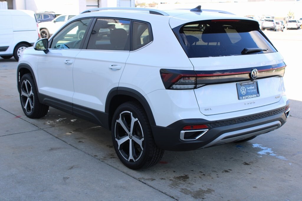 2025 Volkswagen Taos SEL photo 4