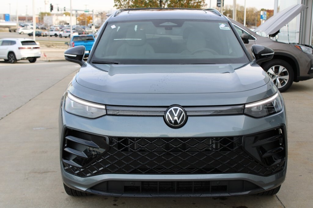 New 2026 Volkswagen Tiguan 2.0T SE R-Line Black SUV