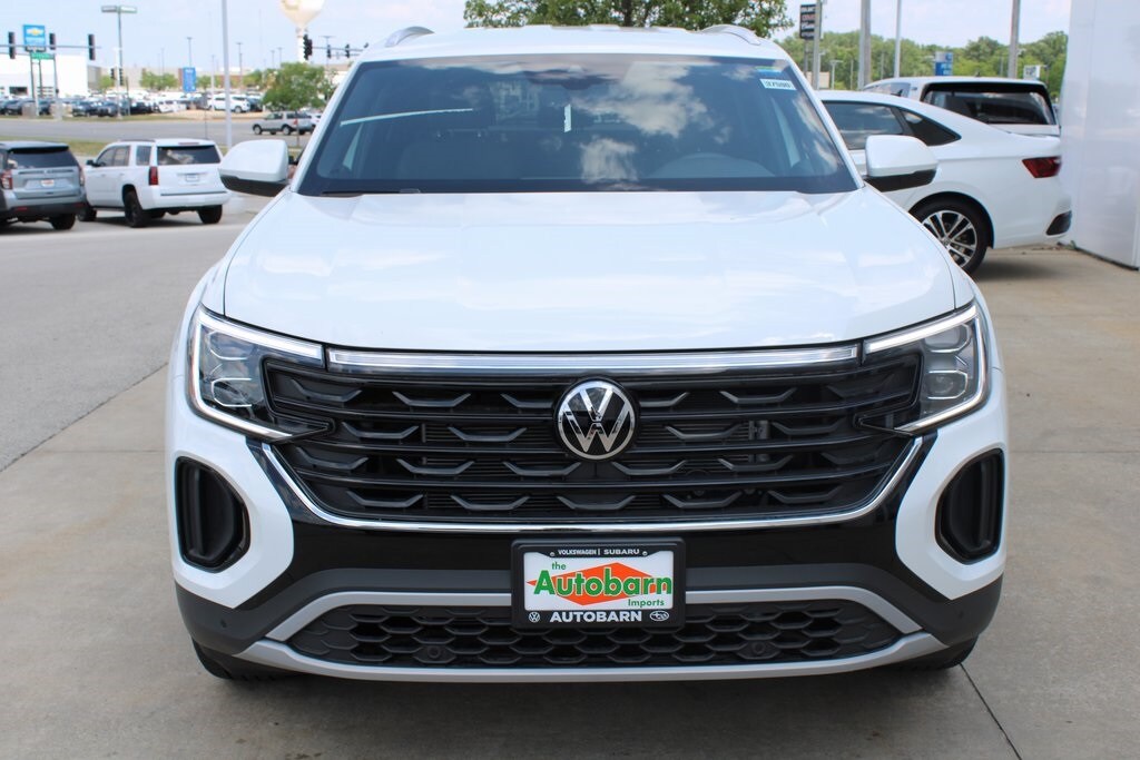 2025 Volkswagen Atlas Cross Sport SE Technology photo 2