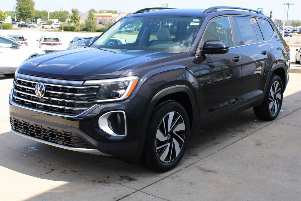 2026 Volkswagen Atlas SE Technology photo 2