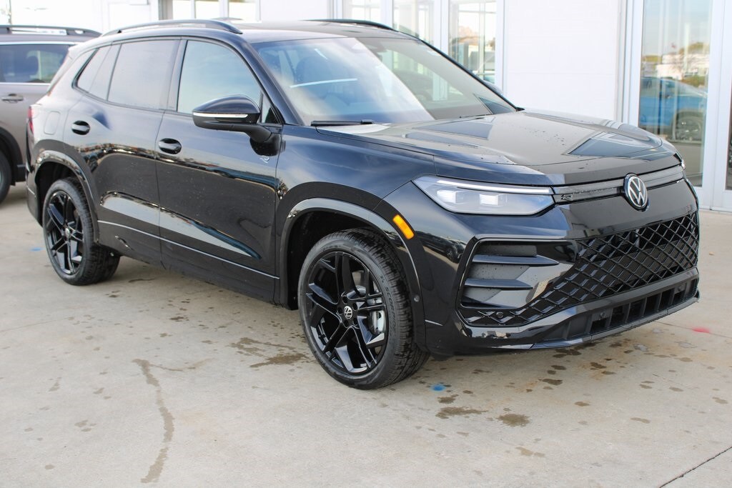 New 2026 Volkswagen Tiguan 2.0T SE R-Line Black SUV