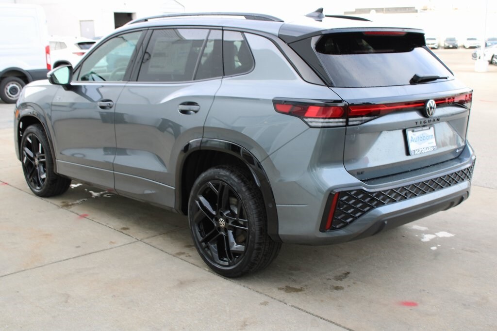 New 2026 Volkswagen Tiguan 2.0T SE R-Line Black SUV