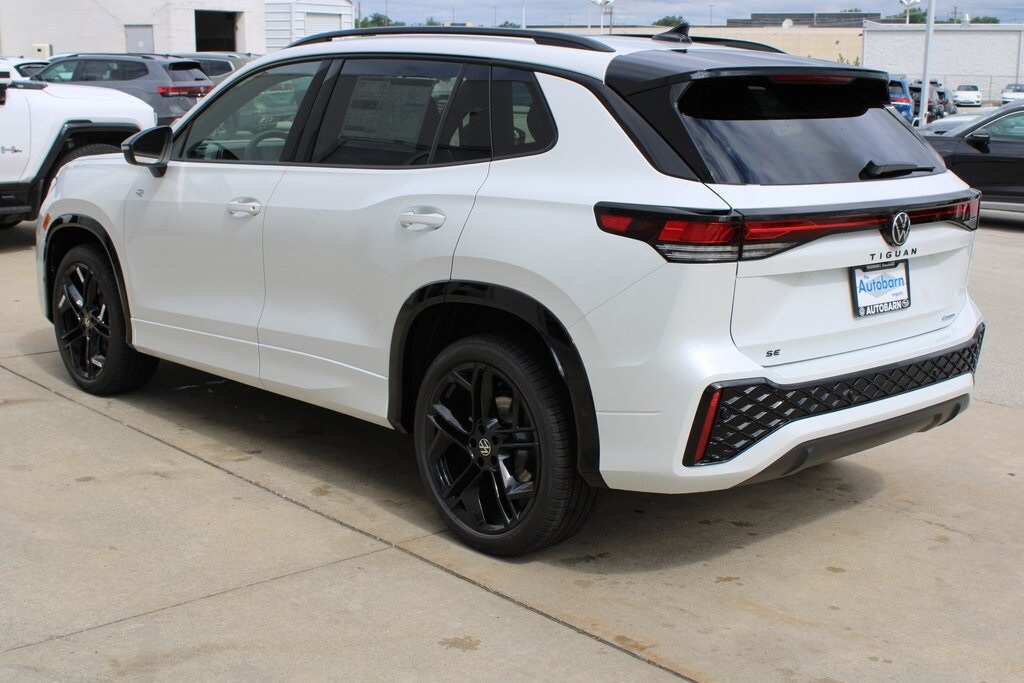 2025 Volkswagen Tiguan SE R-Line Black photo 4