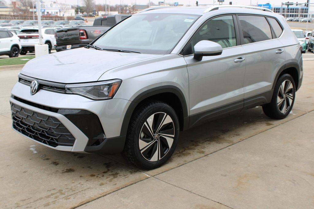 New 2026 Volkswagen Taos 1.5T SE SUV